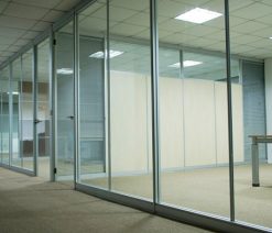 Làm vách ngăn nhôm kính xingfa Tân Uyên