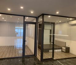 So Sánh Nhôm Kính Cường Lực Và Nhôm Kính Thường