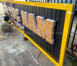 Bảng hiệu tôn sóng chữ nổi Dĩ An