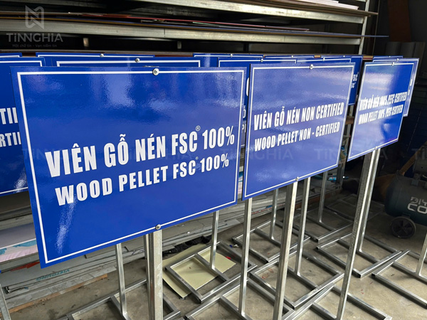 biển báo chỉ dẫn chất liệu alu dán decal