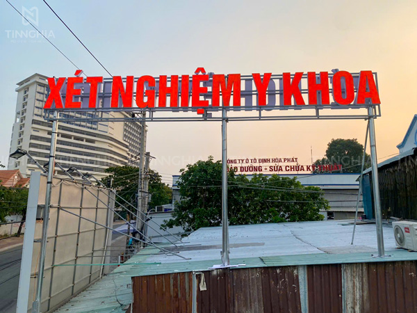 bảng hiệu mica đèn LED TPHCM