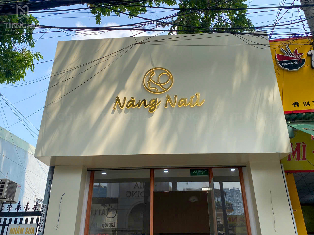 bảng hiệu alu cửa hàng điện thoại ở Bình Dương