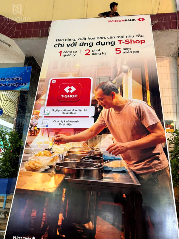 Làm bảng hiệu khung sắt căng bạt