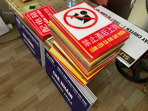 Biển chỉ dẫn nhà máy, khu vực nhà xưởng