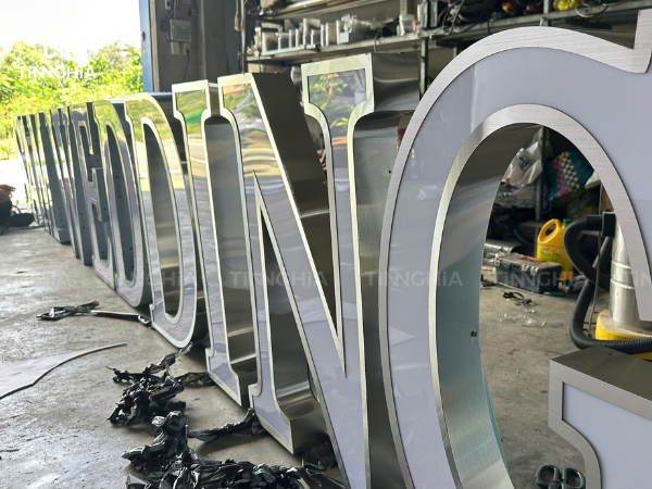 BẢNG HIỆU STUDIO CƯỚI SANG TRỌNG VỚI CHỮ INOX | TÍN NGHĨA