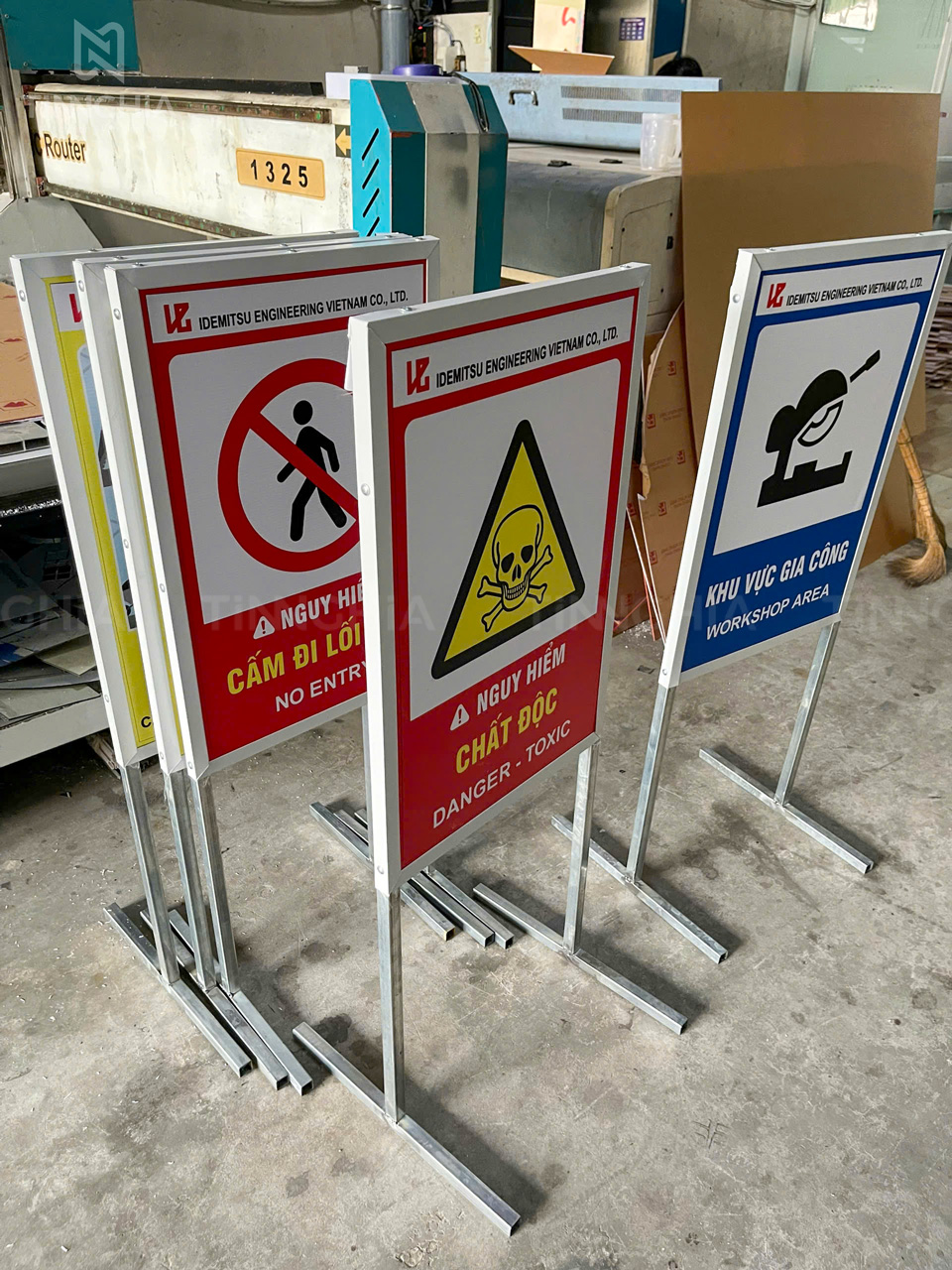 Bảng Thông Báo Khung Sắt Dán Decal Bền Đẹp
