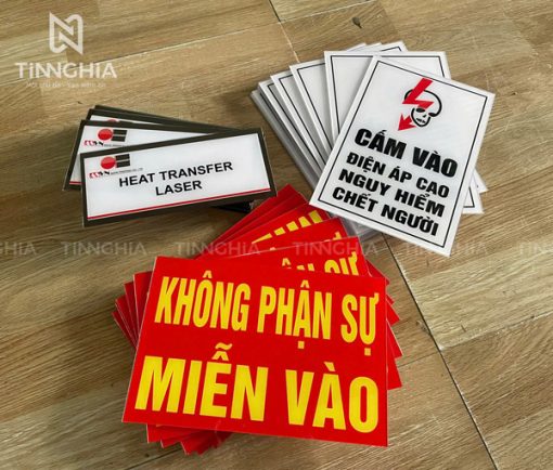 làm bảng mica thủ dầu một