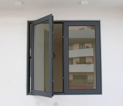 So Sánh Nhôm Kính Cường Lực Và Nhôm Kính Thường