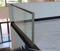 Làm vách ngăn nhôm kính xingfa Tân Uyên