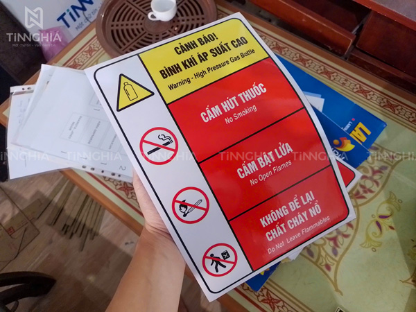 Biển báo chỉ dẫn Dĩ An
