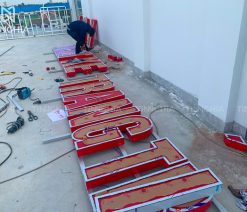 Gia công chữ nổi alu tân uyên