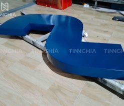 Làm bảng hiệu inox dĩ an