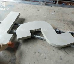 Làm bảng hiệu inox dĩ an