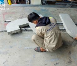 Làm bảng hiệu inox dĩ an
