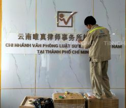 Làm biển hiệu mica thủ dầu một