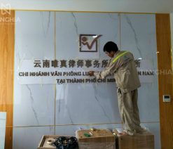 Làm chữ mica dán tường đẹp cho công ty, văn phòng
