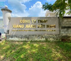 Làm Bảng Hiệu Nền Đá Chữ Inox Cho Công Ty