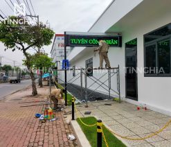 Những yếu tố làm hư hỏng bảng hiệu