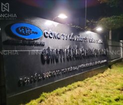 Làm chữ inox bạc xước logo bảng hiệu công ty