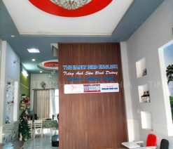 Bảng lam nhựa giả gỗ chữ nổi mica Bình Dương