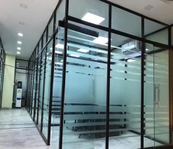Vách ngăn văn phòng kính nhôm xingfa Bến Cát
