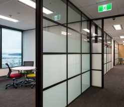 Vách ngăn văn phòng kính nhôm xingfa Bến Cát