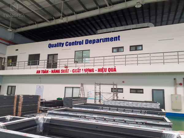Chữ mica trang trí tường công ty, phòng làm việc