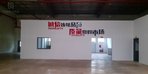 Chữ mica trang trí tường công ty, phòng làm việc