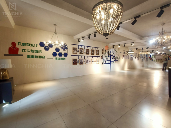 Chữ mica trang trí tường công ty, phòng làm việc