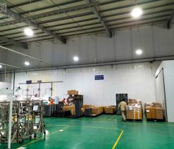 Làm biển chỉ dẫn mica số lượng lớn