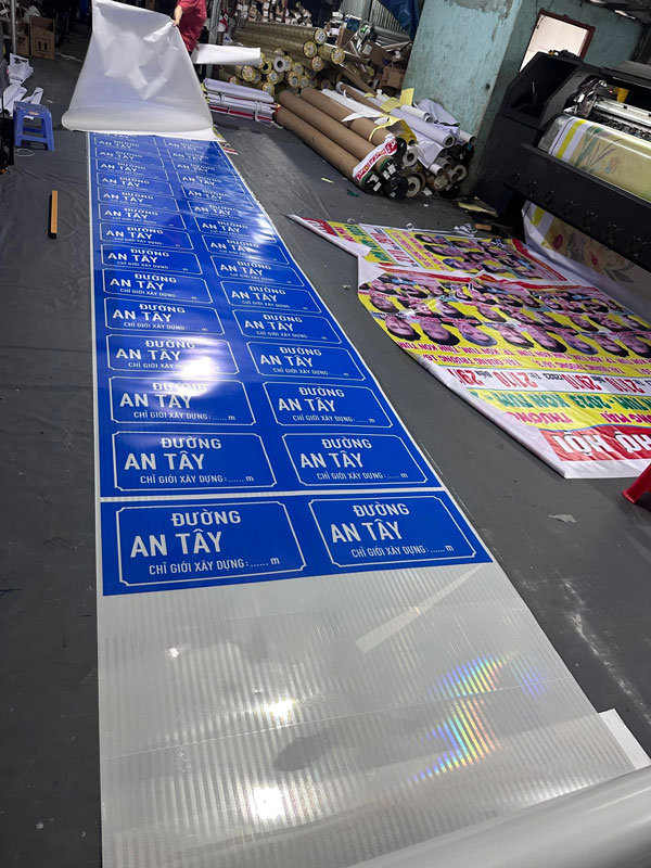 In decal quảng cáo Tân Uyên