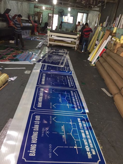 In decal quảng cáo Tân Uyên