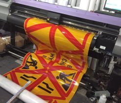 In decal quảng cáo Tân Uyên