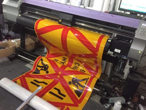 In decal quảng cáo Tân Uyên