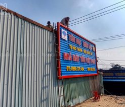 Bảng hiệu tôn sóng chữ nổi Dĩ An