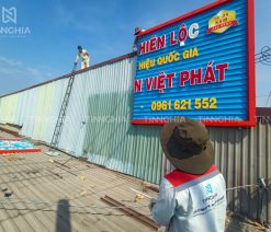 Bảng hiệu tôn sóng chữ nổi Dĩ An