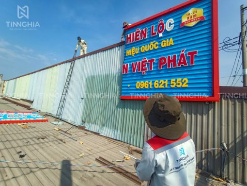 Bảng hiệu tôn sóng chữ nổi Dĩ An