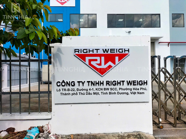 Làm biển công ty bằng alu Bình Dương