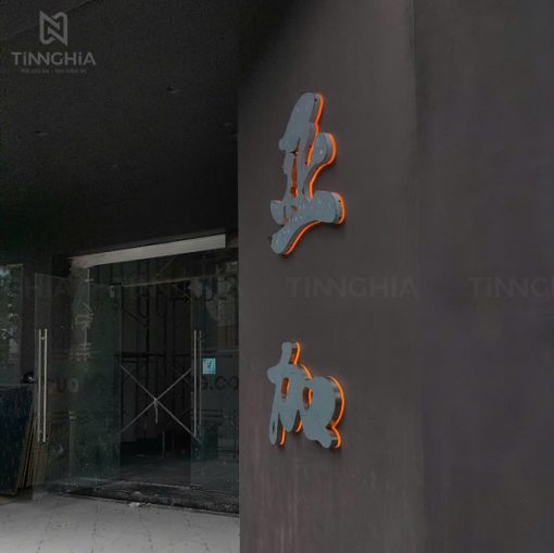 Làm chữ inox bạc xước logo bảng hiệu công ty