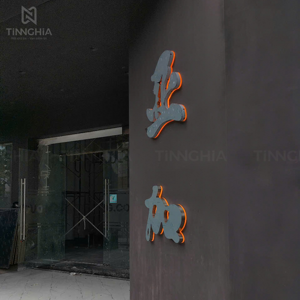 Làm chữ inox bạc xước logo bảng hiệu công ty