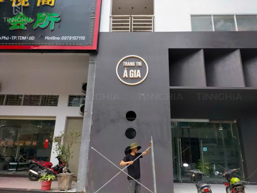 Làm chữ inox bạc xước logo bảng hiệu công ty