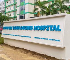 Làm chữ nổi mica khung viền inox LED sáng mặt