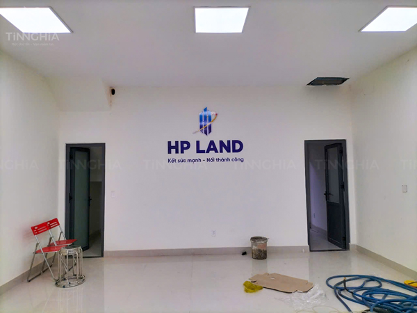 Bảng hiệu công ty bất động sản HP Land