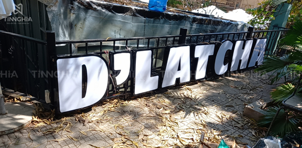 Biển hiệu chữ nổi khung sắt Bến Cát