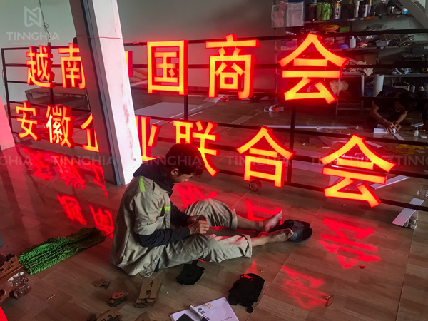 Biển hiệu chữ nổi khung sắt Bến Cát