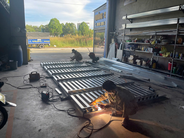 Biển hiệu chữ nổi khung sắt Bến Cát