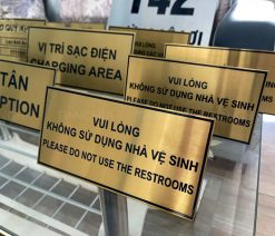 Làm biển chỉ dẫn inox số lượng nhiều giá rẻ