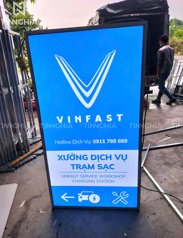 LÀM HỘP ĐÈN LED TRẠM SẠC VINFAST BÌNH DƯƠNG