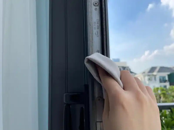 Cách Bảo Trì Và Vệ Sinh Nhôm Kính
