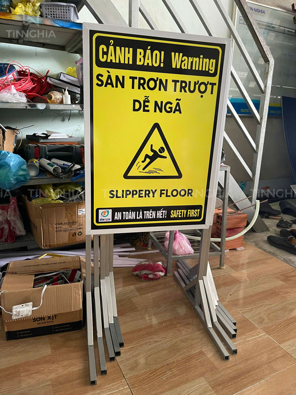 Làm biển báo công trình công trường